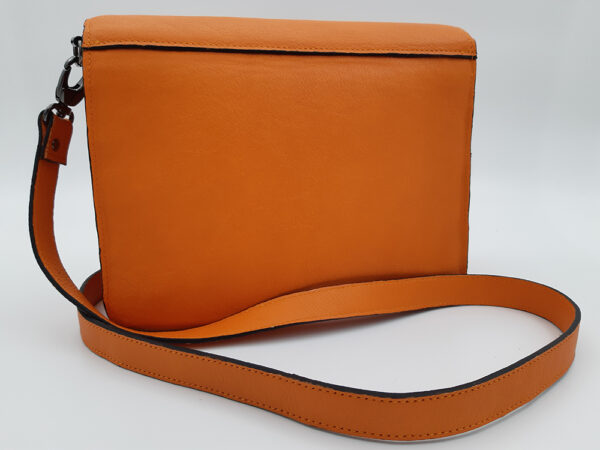 Klein oranje handtasje met zwarte accenten - Afbeelding 8