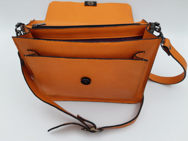 Klein oranje handtasje met zwarte accenten - Afbeelding 11