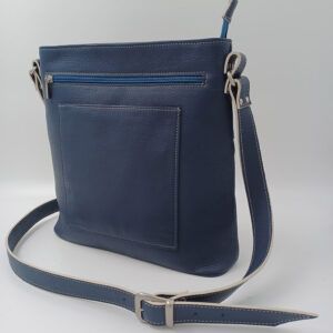 Middelgrote blauwe schoudertas met opgestikt voorvak